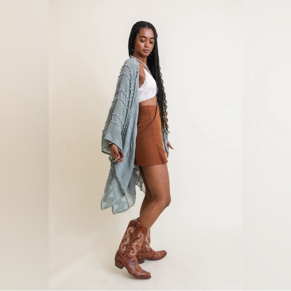 RESTOCKED Embroidered Soft
Bohemian oversized flowy duster cardigan - Picture 4 of 9